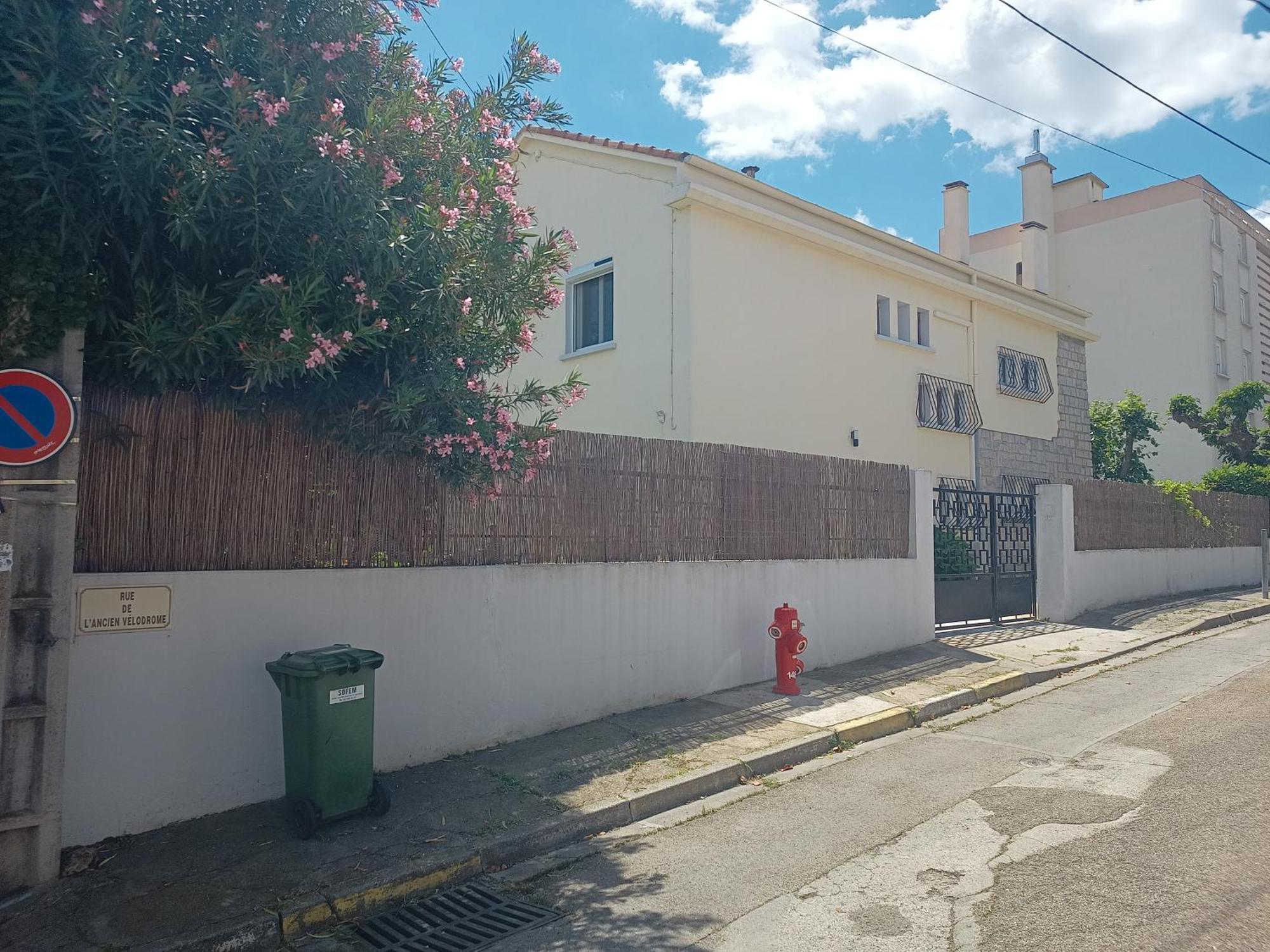 Grand Appartement, 2 Chambres Et Jardin Nîmes Eksteriør billede